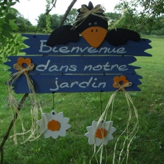Pancarte corbeau "Bienvenue dans notre jardin"